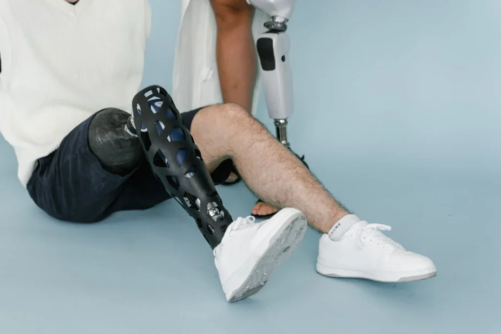 A comfortable, well-aligned prosthetic is the foundation. It’s not just about making sure it stays on or looks right—it has to match your body’s natural length and angle. That means paying close attention to how the foot strikes the ground, how your hips move, and how your spine holds up when you walk.