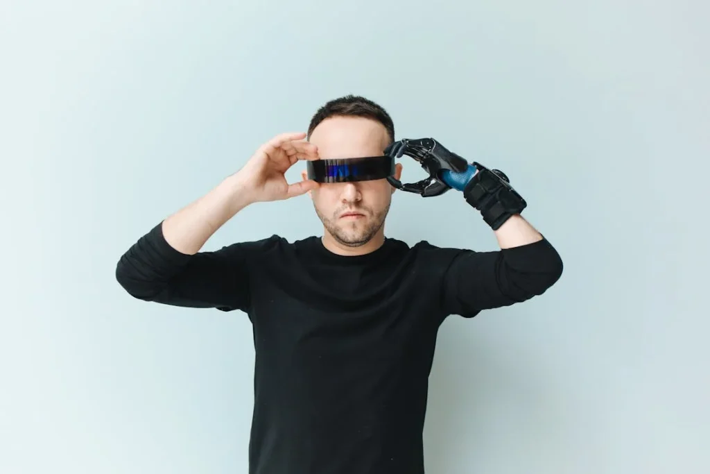 Behind every successful prosthetic journey is a circle of support. For many users, that includes a spouse, parent, sibling, therapist, or close friend. These caregivers play a quiet but powerful role in helping EMG grip control become part of daily life.